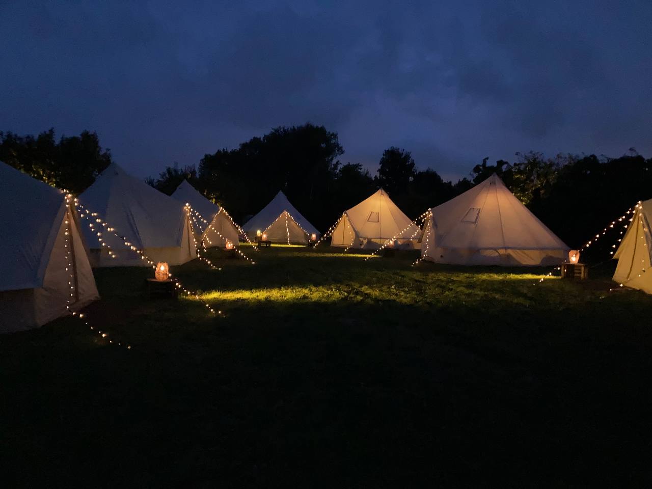 Des lodges, dômes et cabanes en pleine nature